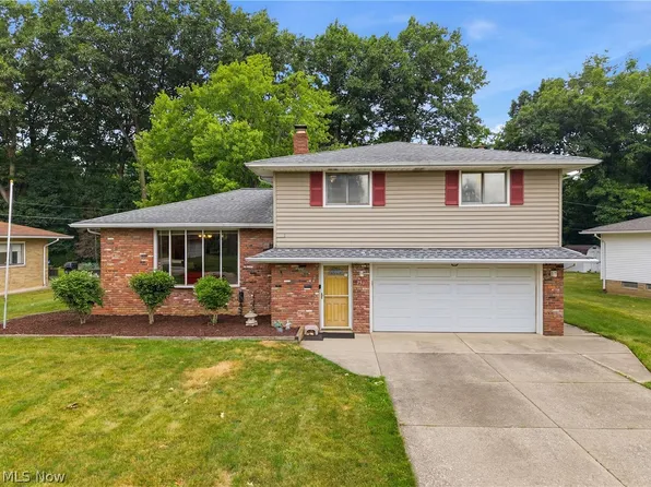 1351 N Circle View Dr, Seven Hills, OH 44131