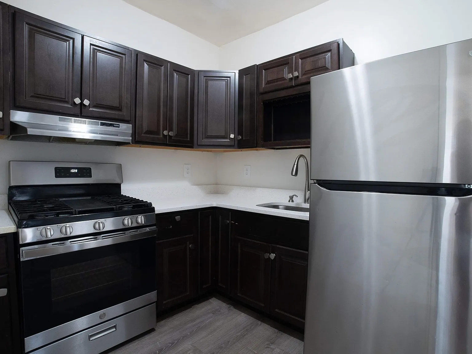 4 bed, 1400 sqft, $2,399 — Photo 1