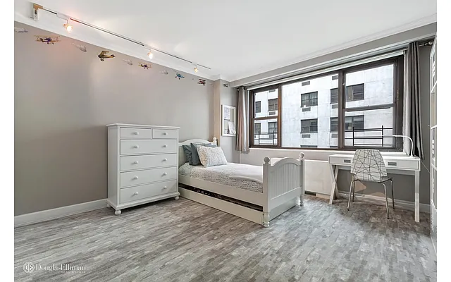 Sold by Douglas Elliman | media 17