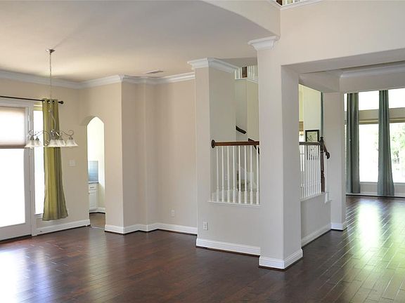 4th image of 1605 Genevieve Dr