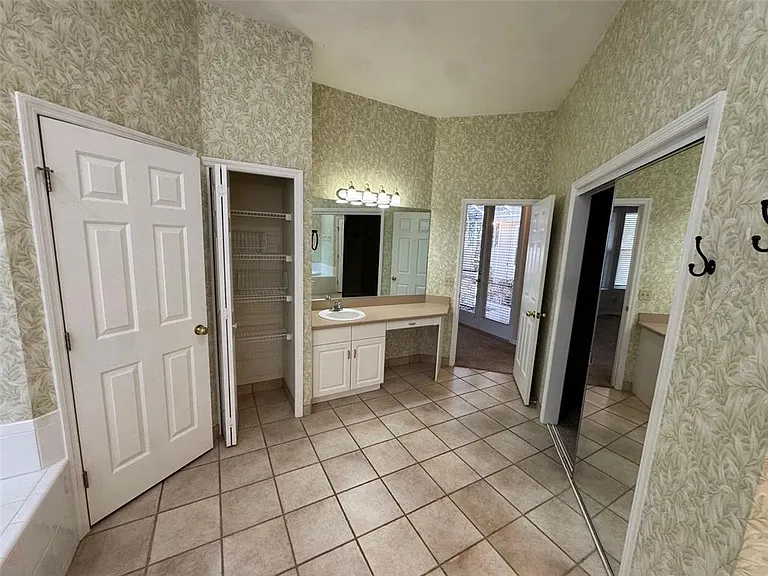 4404 SW 91st Dr — Photo 9
