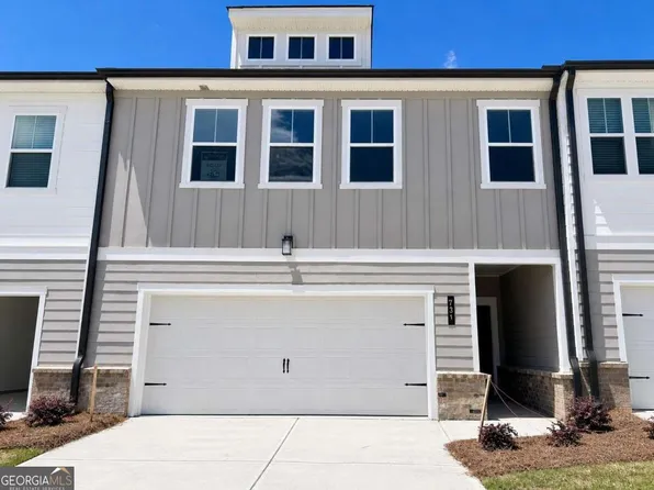 731 Point Place Dr, Loganville, GA 30052