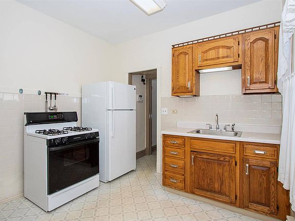 5th image of 1848 W Farwell Ave