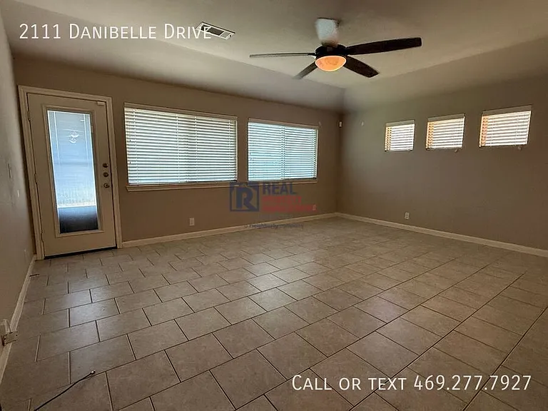 2111 Danibelle Dr — Photo 11