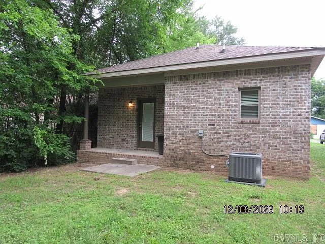 2135 Hickory St — Photo 9