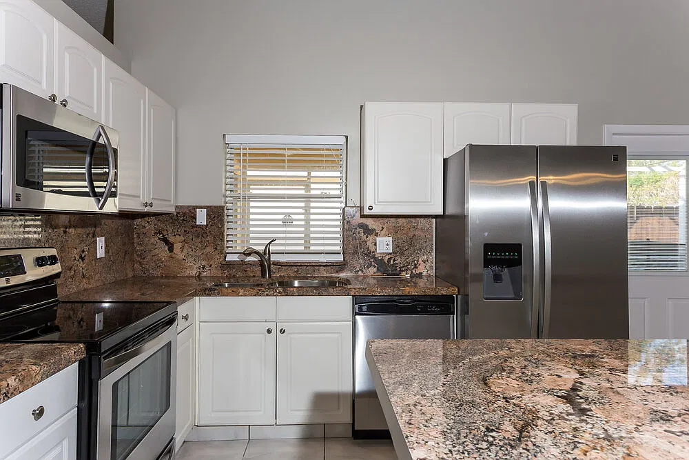 3 bed, 2.0 bath, 1649 sqft, $3,715 — Photo 2
