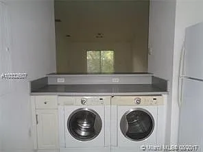 3856 SW 48th Ave — Photo 5