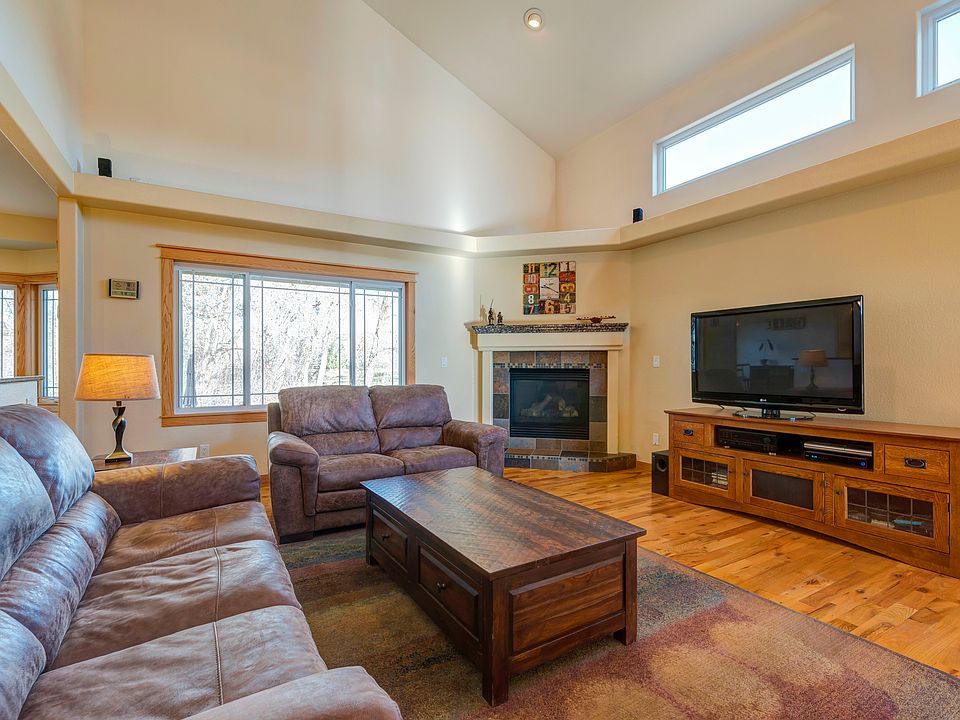 2nd image of 1345 Woodview Pl