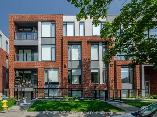 1291 Summerville Ave #202, Ottawa, ON K1Z 8G7