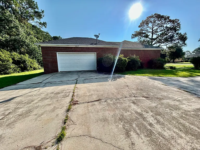 640 Wedgewood Dr — Photo 3
