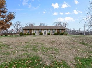 24250 Hanging Rock Rd, Mc Clure, IL 62957