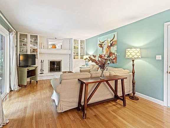 5th image of 6689 Masefield St
