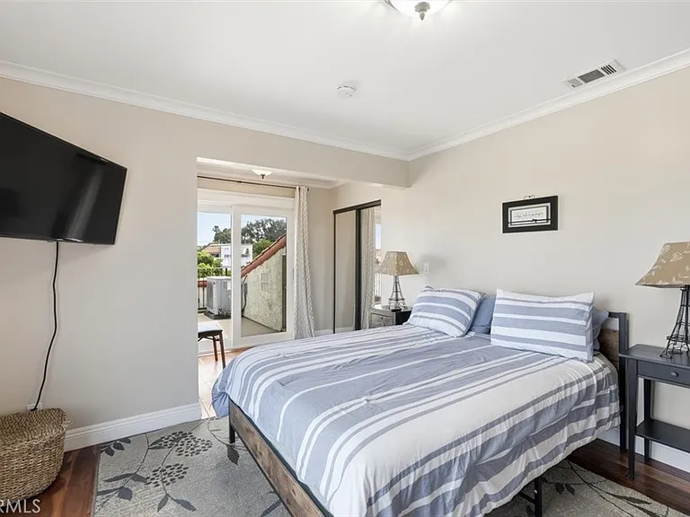 5348 Doris Way — Photo 36