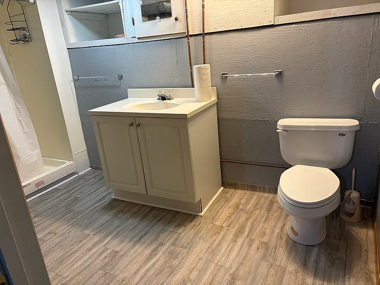207 S Poplar St — Photo 11