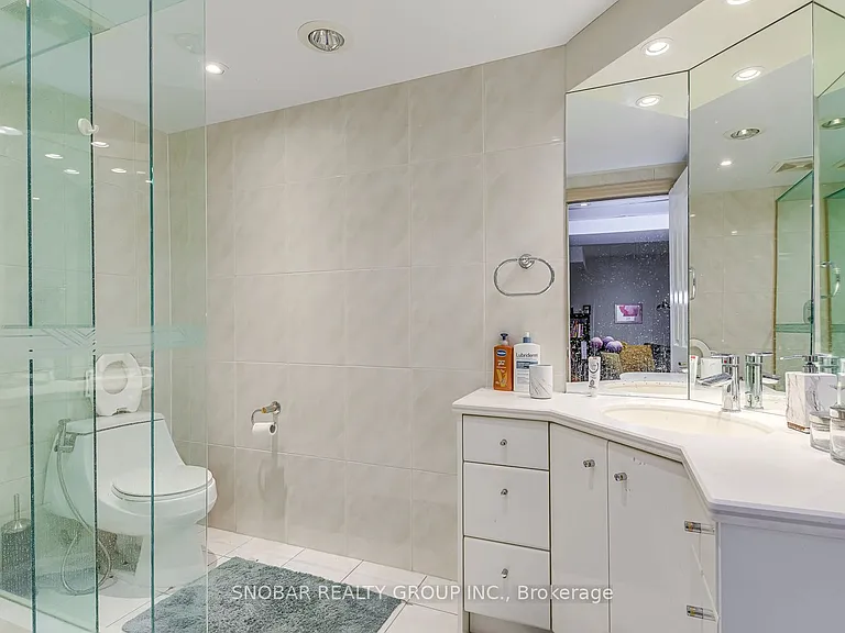 52 Decarie Cir — Photo 22