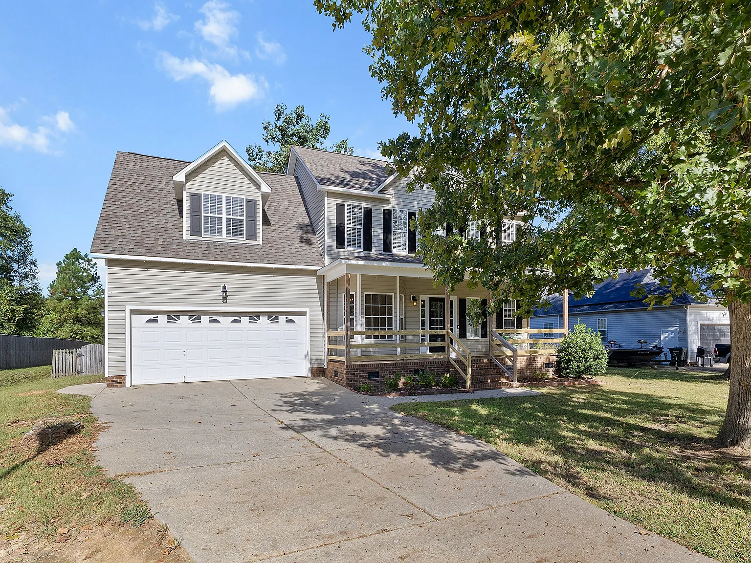 Large home w/fenced in backyard — Photo 3
