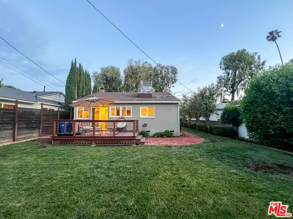 22041 Providencia St, Woodland Hills, CA 91364
