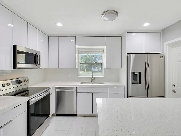 1231 SW 32nd St — Photo 12