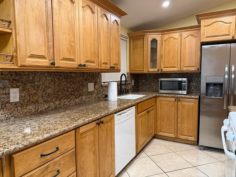 1138 Glenelder Ave — Photo 5