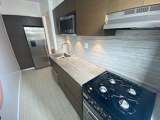 4th image of 252 E 61st St #N5h