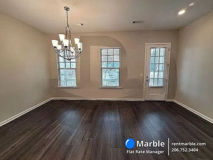 2565 Morehead St — Photo 7