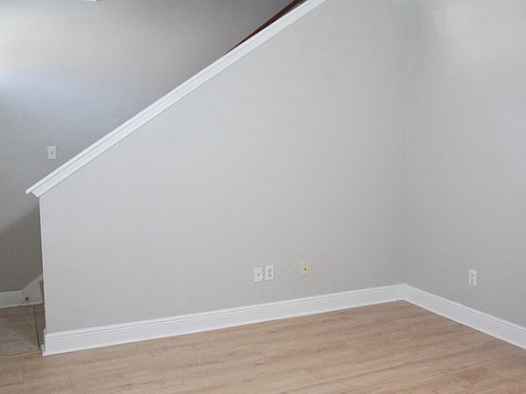 4th image of 5395 Arlington Ct