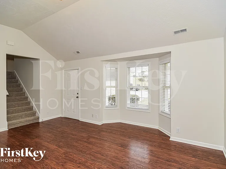 1840 Twin Rivers Rd — Photo 3