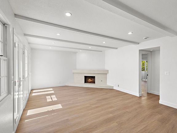 3rd image of 407 30th St APT B