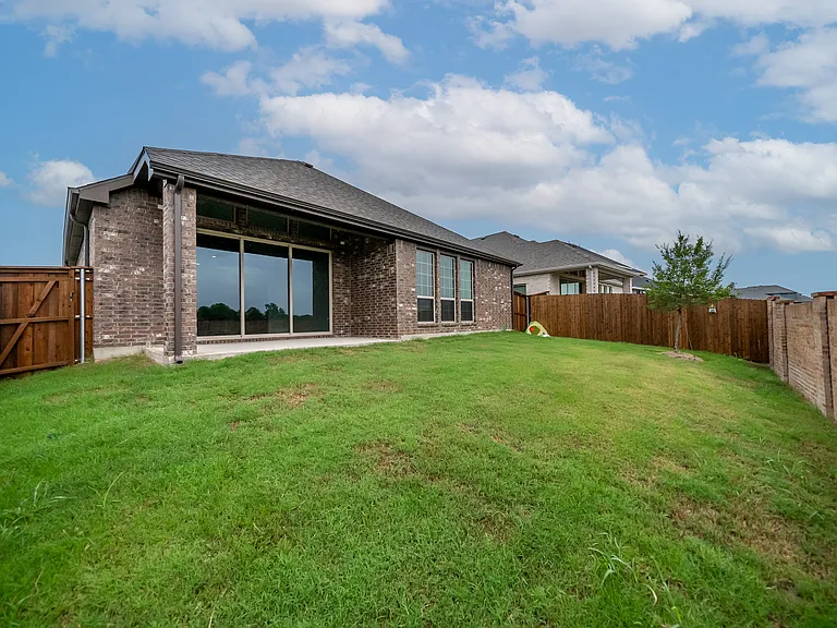 925 Baybrook Ln — Photo 25