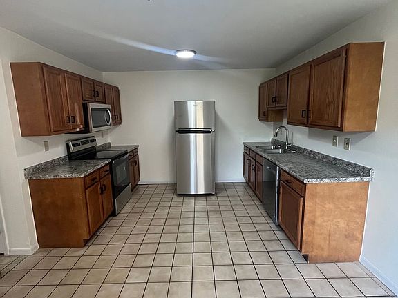 3rd image of 633-634 Spille Ct #32
