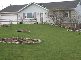 492 Pioneer Dr, Fredonia, WI 53021