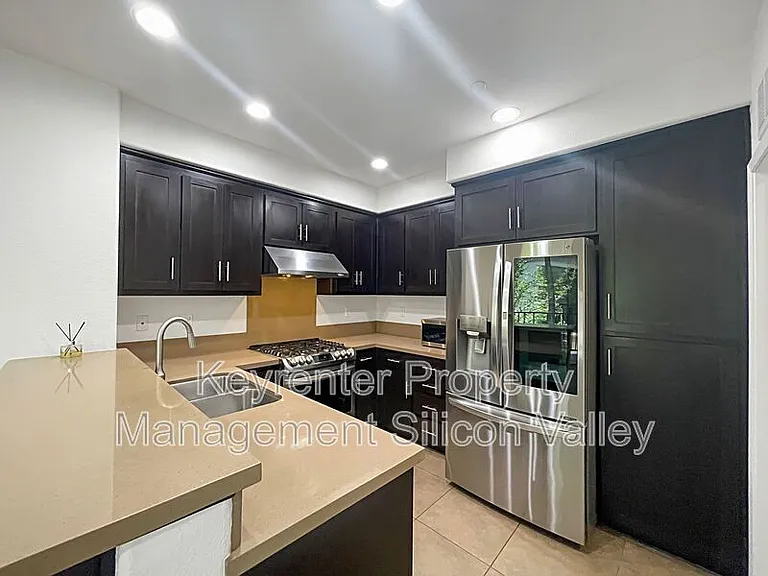638 Cedarville Ln — Photo 7