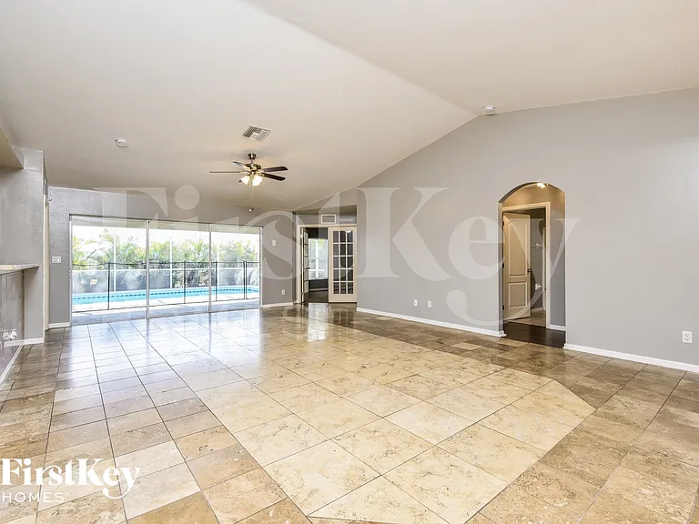 1035 NW 16th Pl — Photo 2