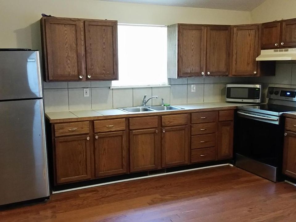 2nd image of 1612 E 12th St