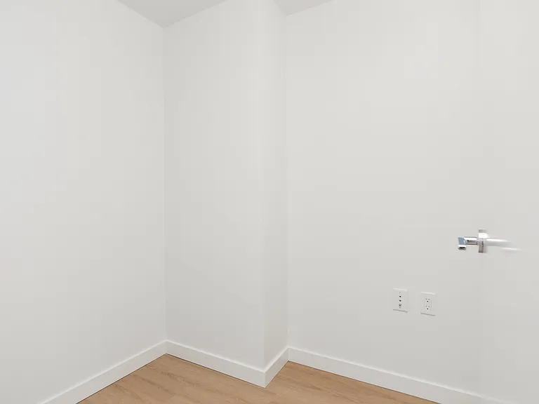 3655 Victoria Dr — Photo 42