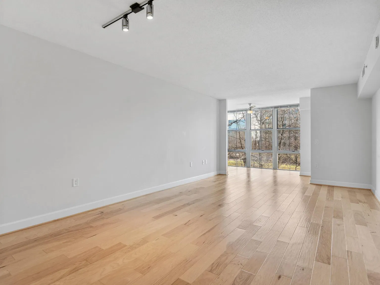 1 bed, 851 sqft, $2,350 — Photo 2