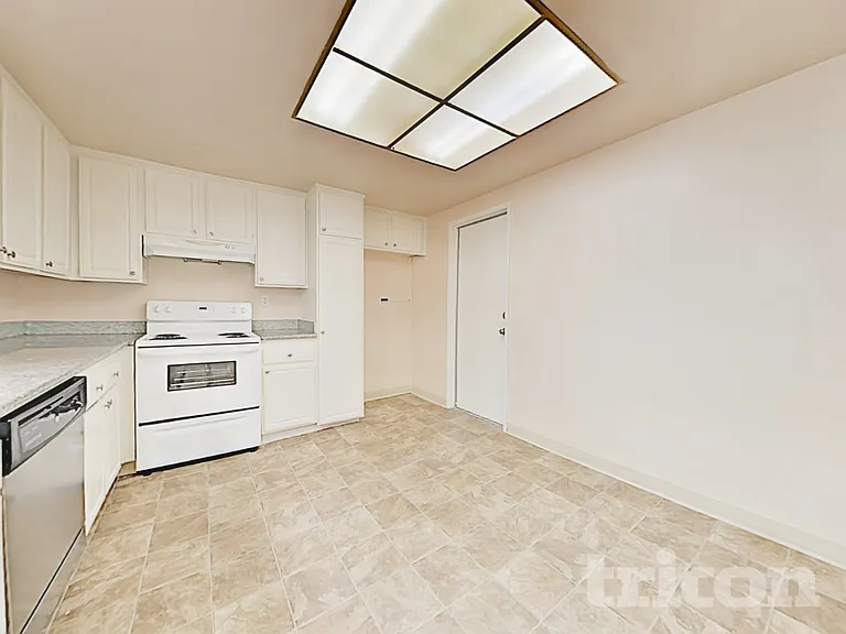 3239 Hartford Ave — Photo 6