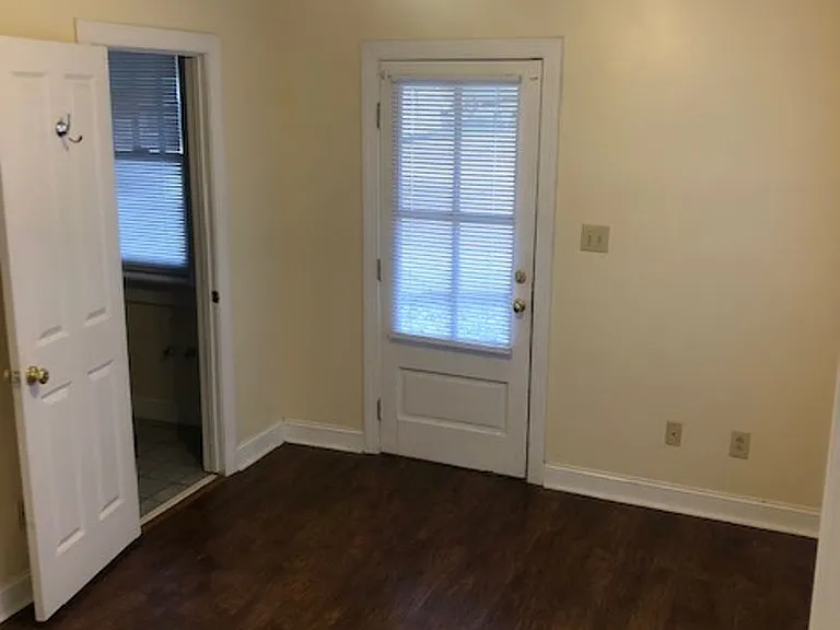 328 N Madison St — Photo 10