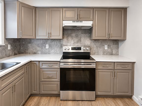 3rd image of 218 Sellersville Dr #218