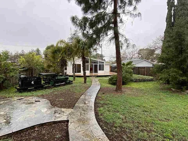 1414 San Carlos Ave — Photo 111