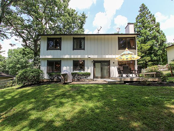 3rd image of 10507 Indigo Ln