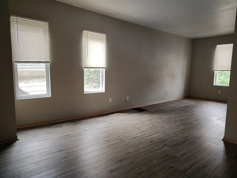 2425-27 W Greenfield Ave — Photo 20