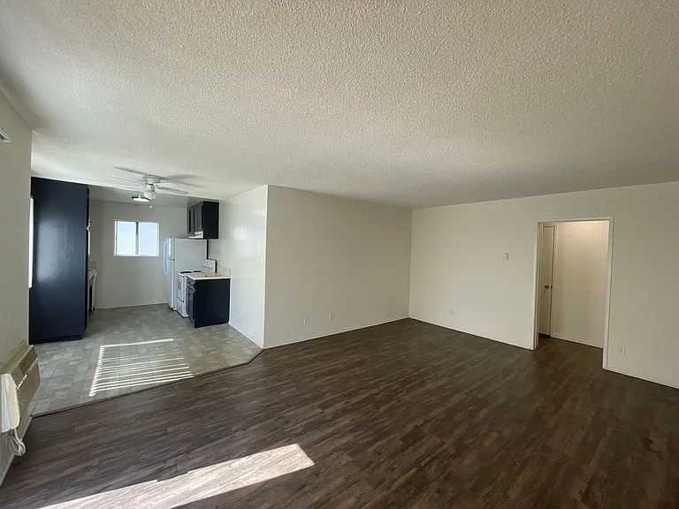 825 S Bedford St — Photo 3