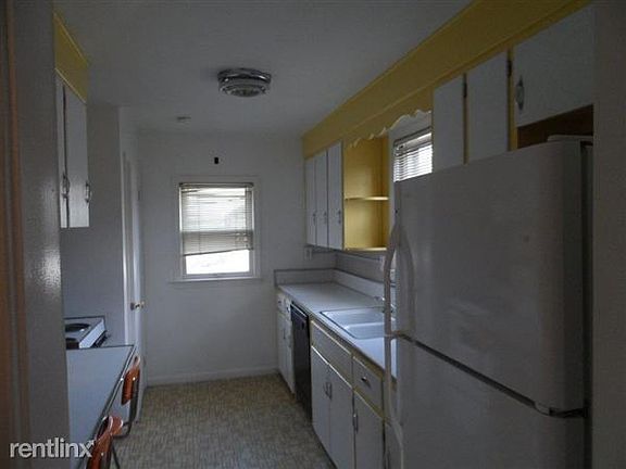 8. 54 W. Hopkins Kitchen
