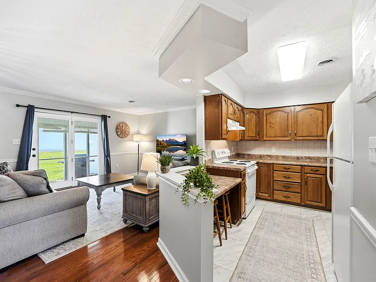 505 Hickory Rd — Photo 1