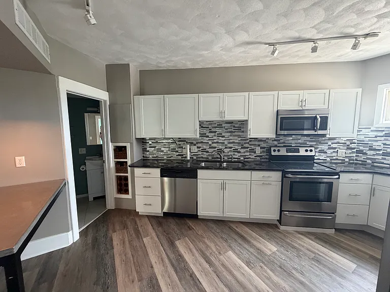 1030 Mound St — Photo 23