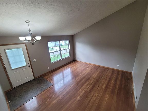 5th image of 17824 Josephine St