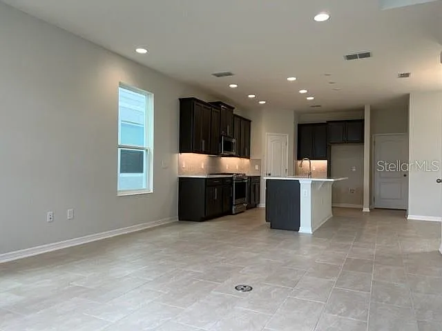 3 bed, 2.5 bath, 1650 sqft, $2,900 — Photo 4