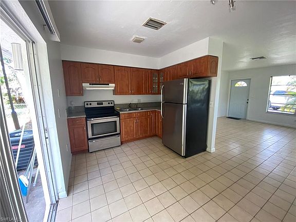 3rd image of 4551 Capri Dr APT B
