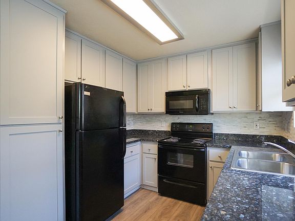 3rd image of 256 Beech Ave APT A